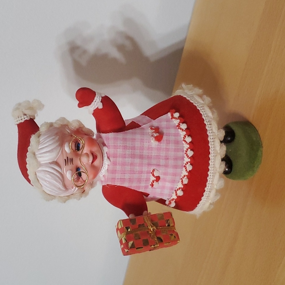 Vintage Mrs Claus Holding Gift on Stand with Plastic Face